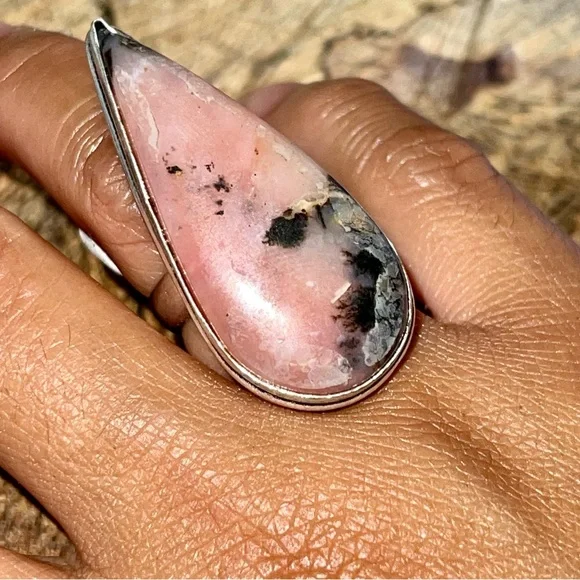 Teardrop Pink Peruvian Opal Ring Size 7 - Picture 5 of 9